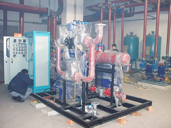 換熱機(jī)組安裝現(xiàn)場(chǎng)